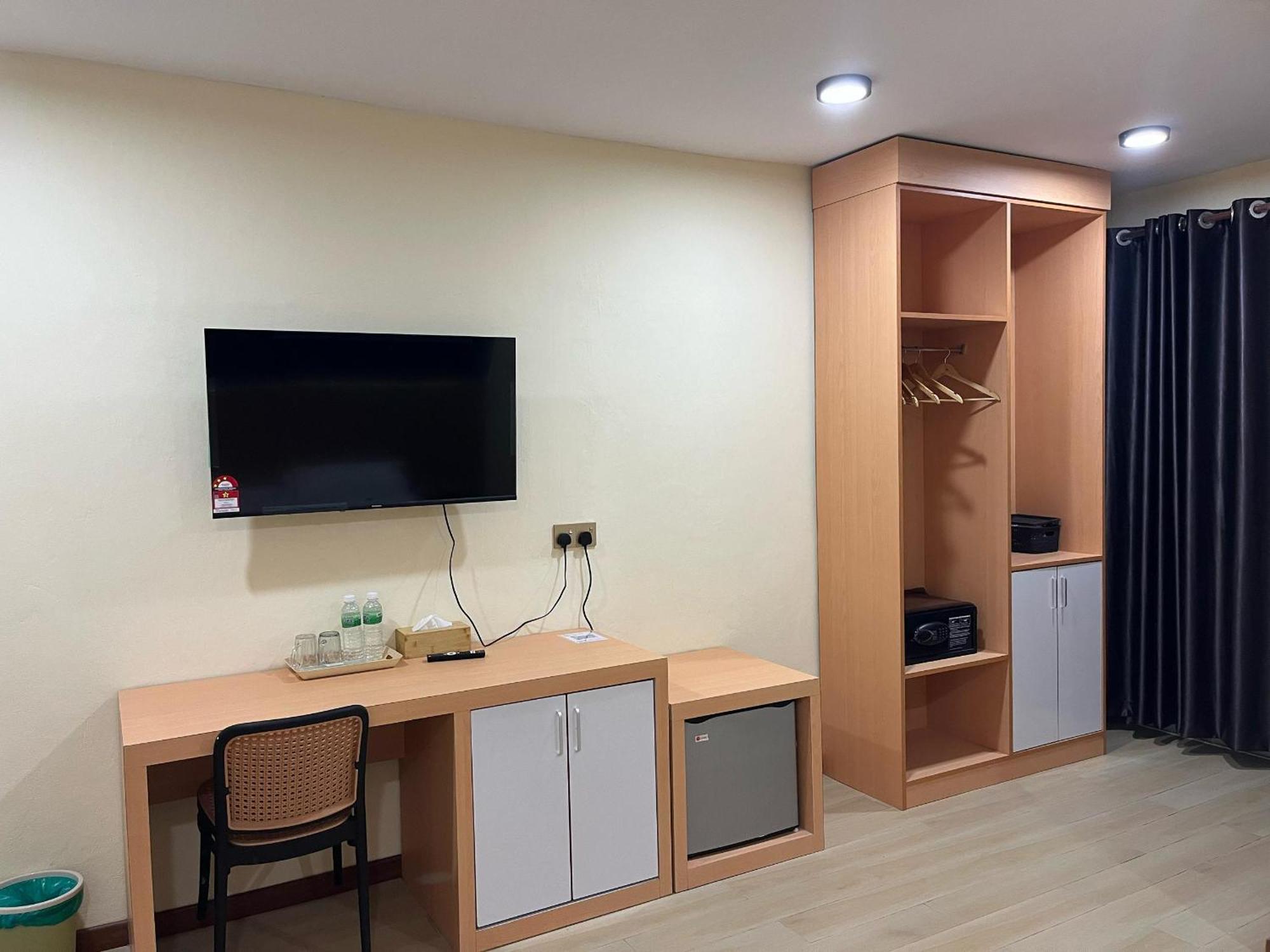 סמפורנה Halo Hotel מראה חיצוני תמונה