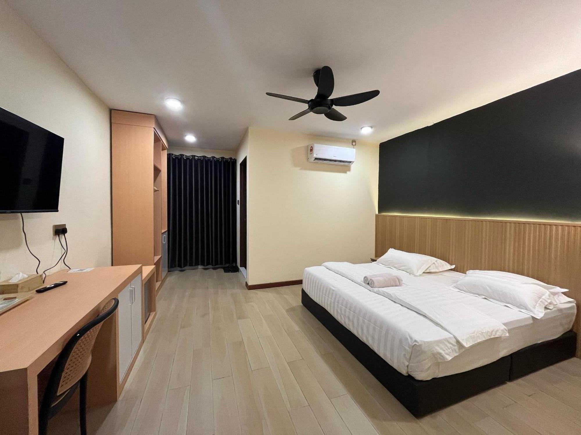 סמפורנה Halo Hotel מראה חיצוני תמונה