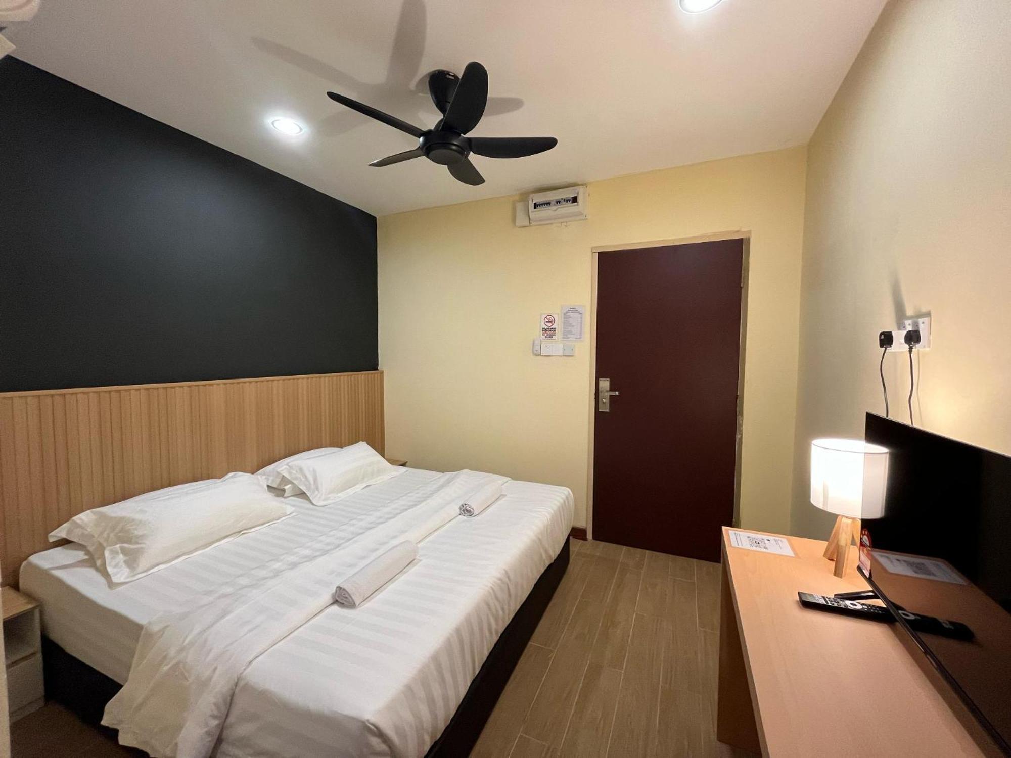 סמפורנה Halo Hotel מראה חיצוני תמונה